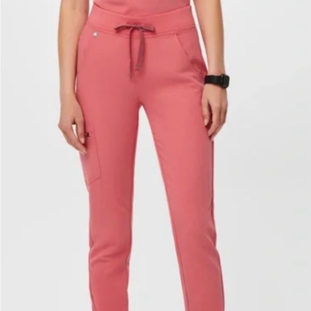 Figs women's Desert Rose Zamora Petite Jogger Scrub Pant